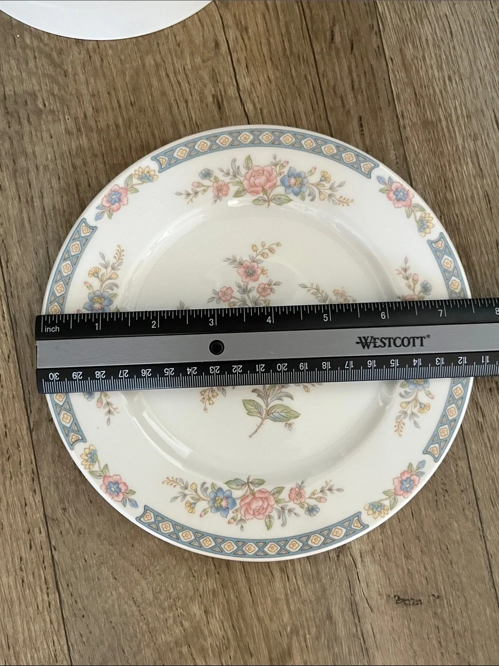 Vintage Towne Classic Floral Dinner Place Setting 